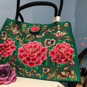 💜💚💙💛🧡BEAUTIFUL EMBROIDERED SATCHELS
